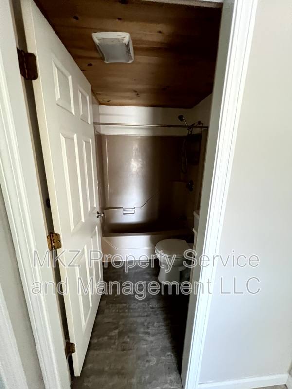 Apartment for rent at 51 Glenwood Dr #1, Bangor, ME 04401