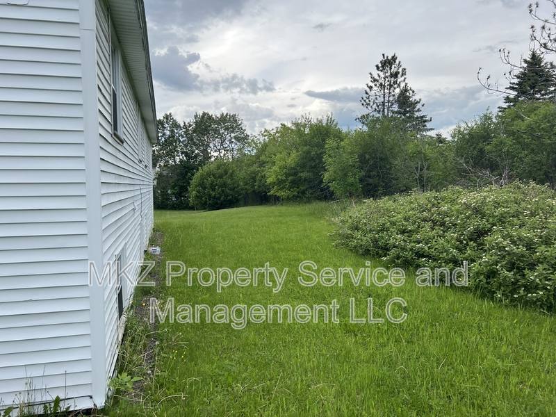 Apartment for rent at 51 Glenwood Dr #1, Bangor, ME 04401