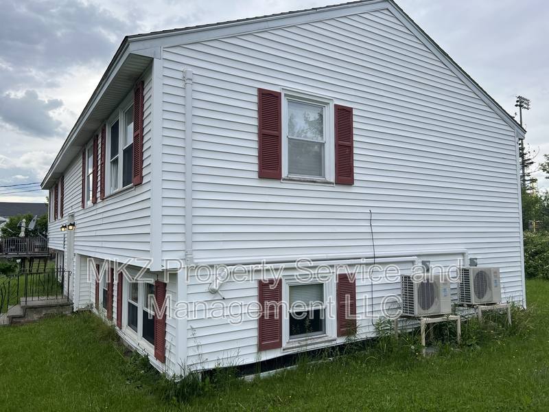 Apartment for rent at 51 Glenwood Dr #1, Bangor, ME 04401