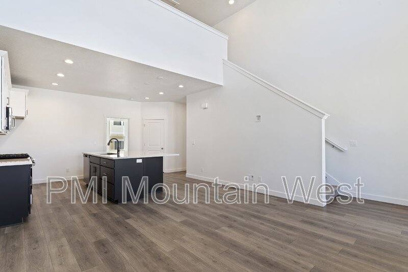 Townhouse for rent at 1836 W Red Twilight Lane, Layton, UT 84041