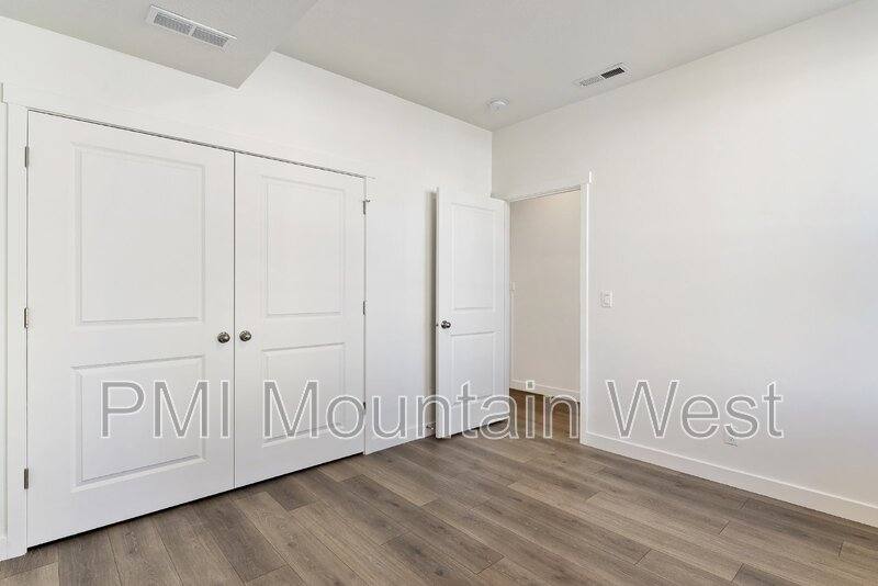 Townhouse for rent at 1836 W Red Twilight Lane, Layton, UT 84041