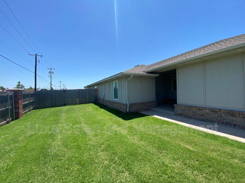 House for rent at 8000 NW 110th Dr, Oklahoma City, OK 73162