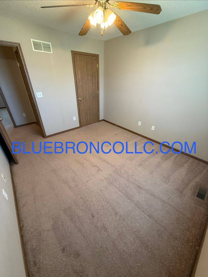 Apartment for rent at 621 Willow Lane, Peculiar, MO 64078
