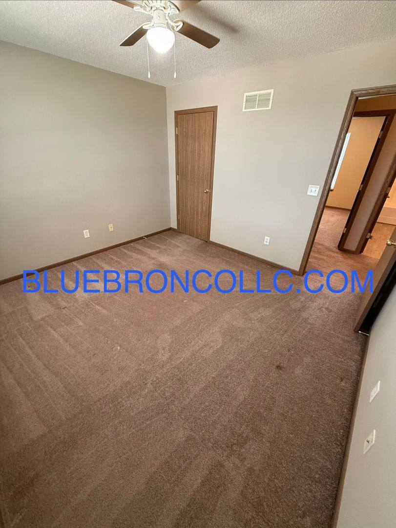 Apartment for rent at 621 Willow Lane, Peculiar, MO 64078