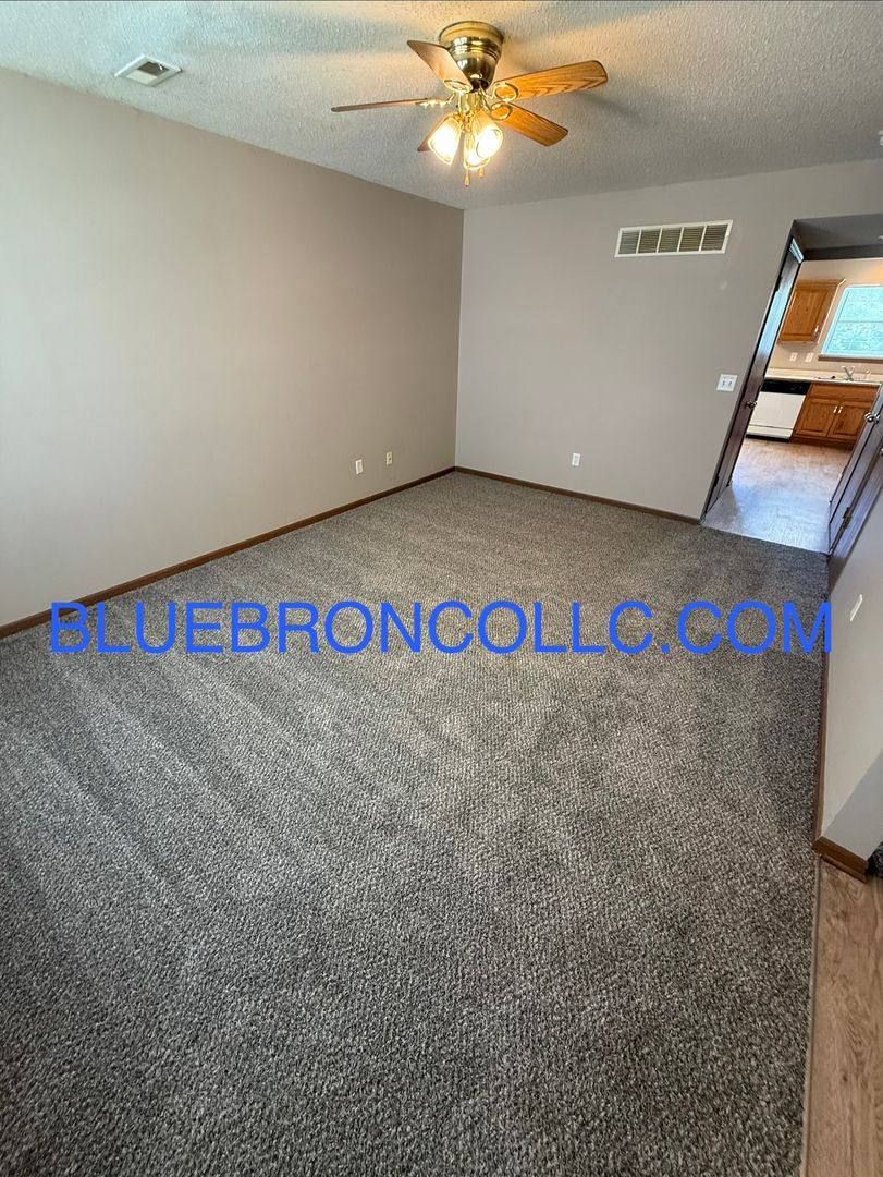 Apartment for rent at 621 Willow Lane, Peculiar, MO 64078