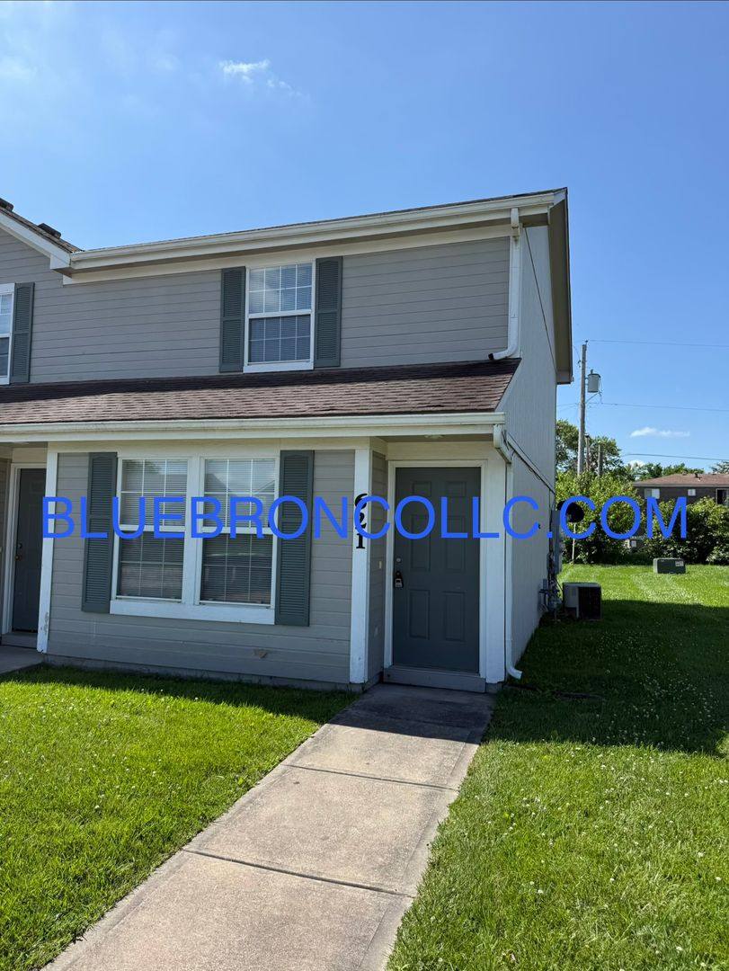 Apartment for rent at 621 Willow Lane, Peculiar, MO 64078