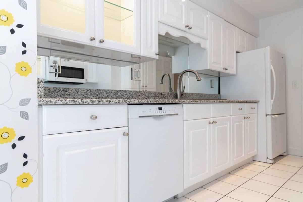 Townhouse for rent at 817 Botetourt Gardens, Norfolk, VA 23507