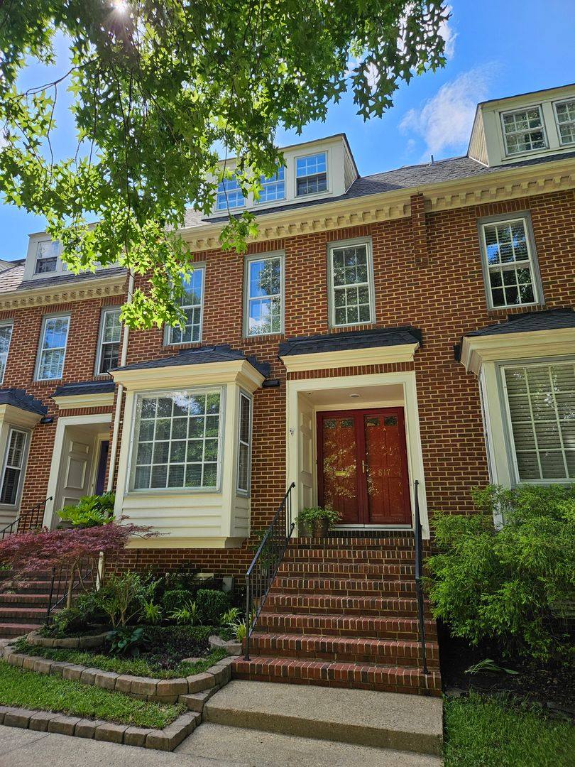 Townhouse for rent at 817 Botetourt Gardens, Norfolk, VA 23507