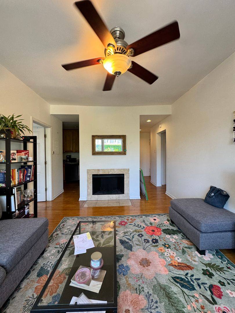 Apartment for rent at 611-13 W Arlington Place, Chicago, IL 60614