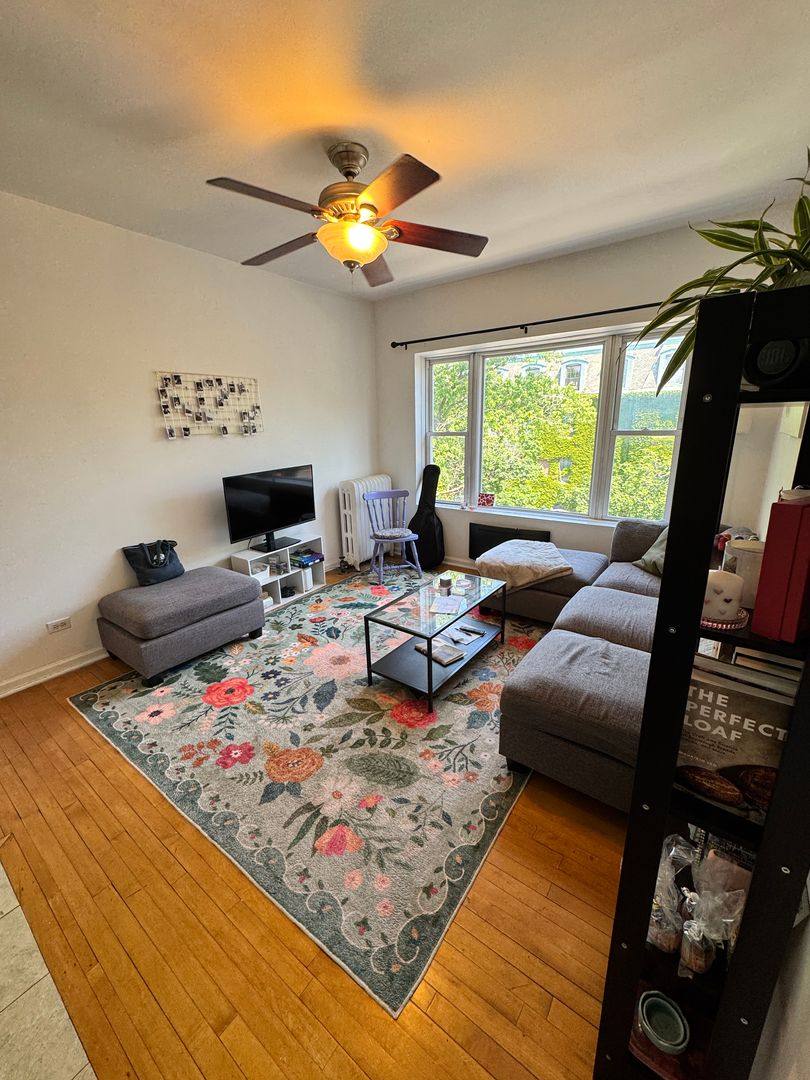 Apartment for rent at 611-13 W Arlington Place, Chicago, IL 60614