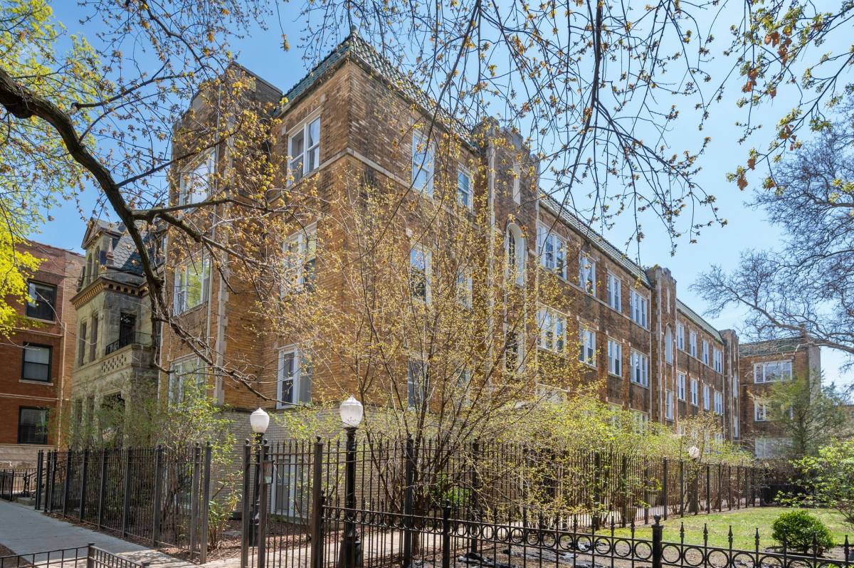 Apartment for rent at 611-13 W Arlington Place, Chicago, IL 60614