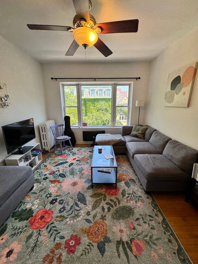 Apartment for rent at 611-13 W Arlington Place, Chicago, IL 60614