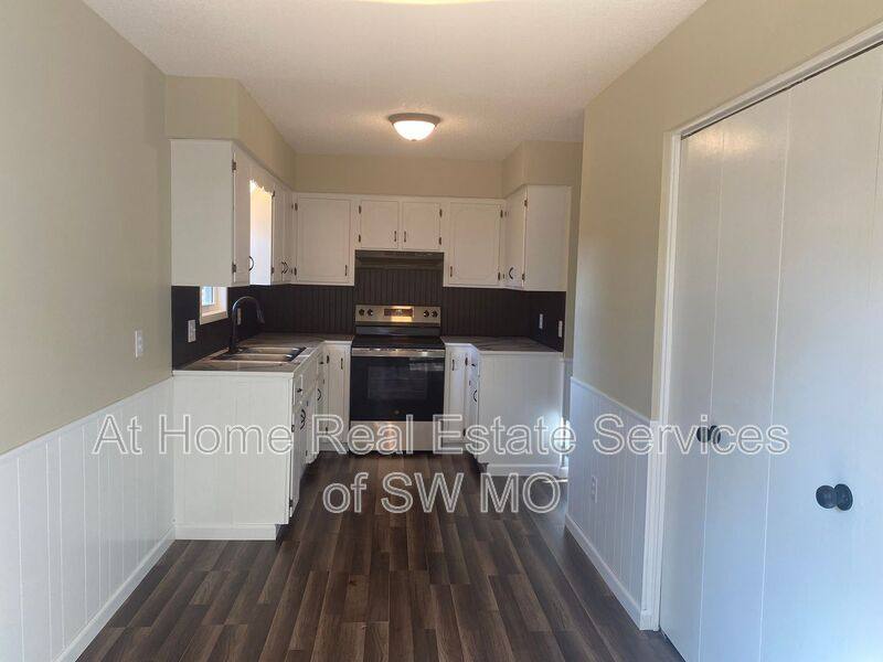 House for rent at 2428 W Phelps St, Springfield, MO 65802