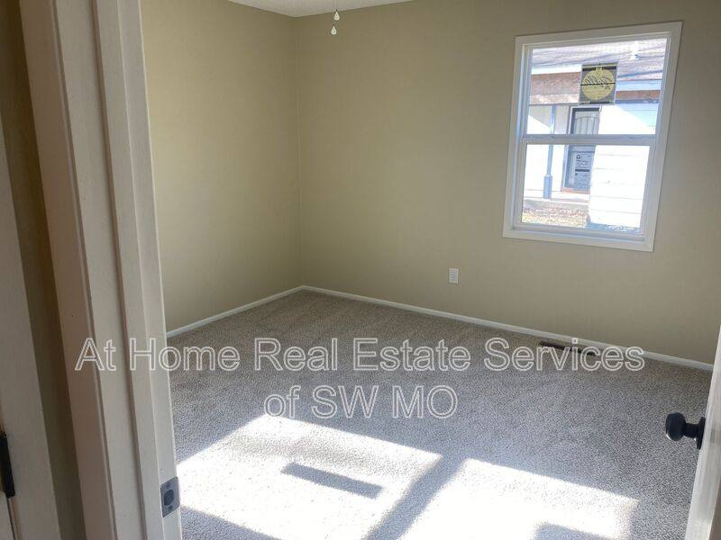 House for rent at 2428 W Phelps St, Springfield, MO 65802