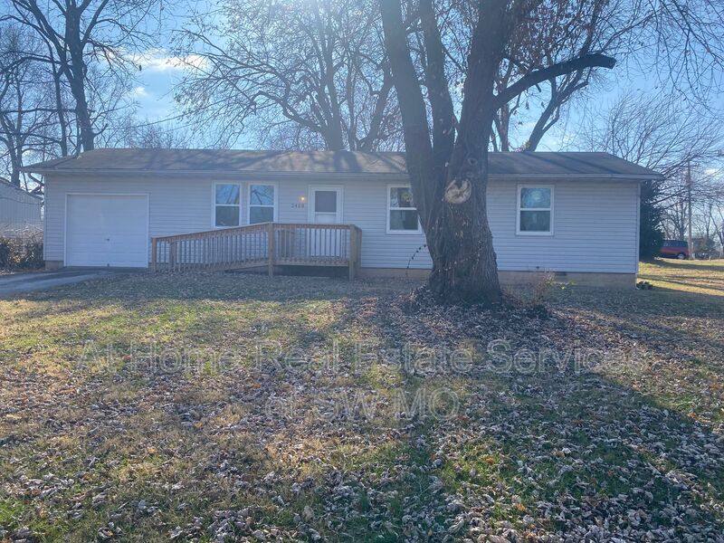 House for rent at 2428 W Phelps St, Springfield, MO 65802