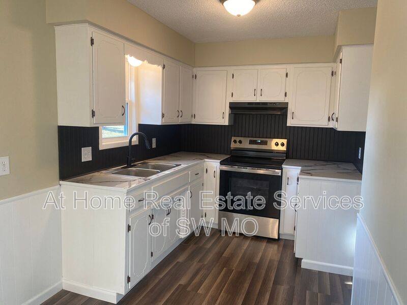 House for rent at 2428 W Phelps St, Springfield, MO 65802