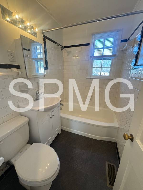 House for rent at 3126 Yardley Dr NW, Roanoke, VA 24012