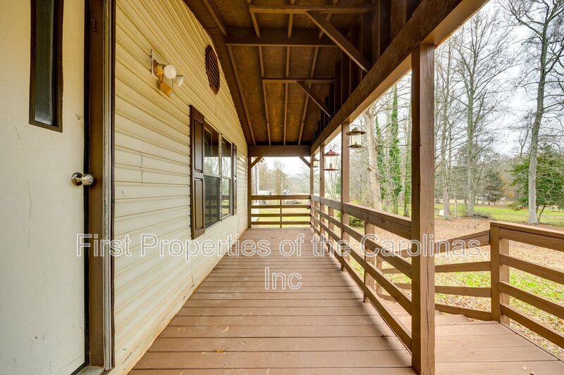House for rent at 128 Summerglen Dr, Gastonia, NC 28056