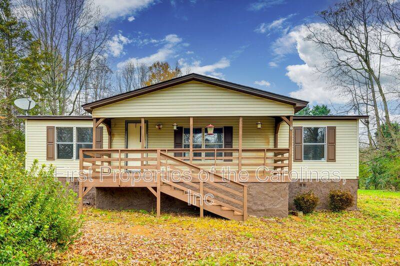 House for rent at 128 Summerglen Dr, Gastonia, NC 28056