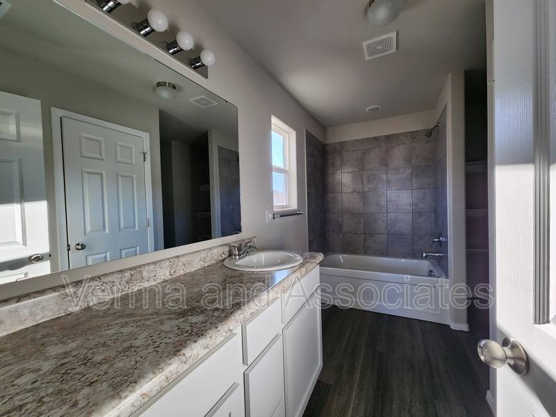 House for rent at 1730 King Rd, Centerton, AR 72719