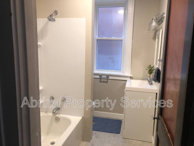 Apartment for rent at 4722 S Grand #2N, Saint Louis, MO 63116