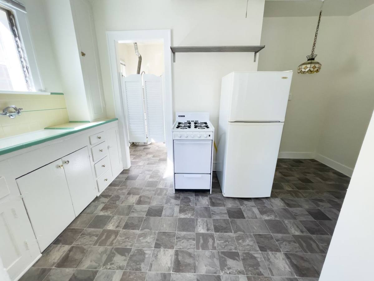 Apartment for rent at 803 Lindaraxa Park N, Alhambra, CA 91801