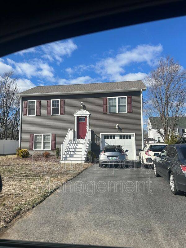 House for rent at 115 Coburn St, Warwick, RI 02889