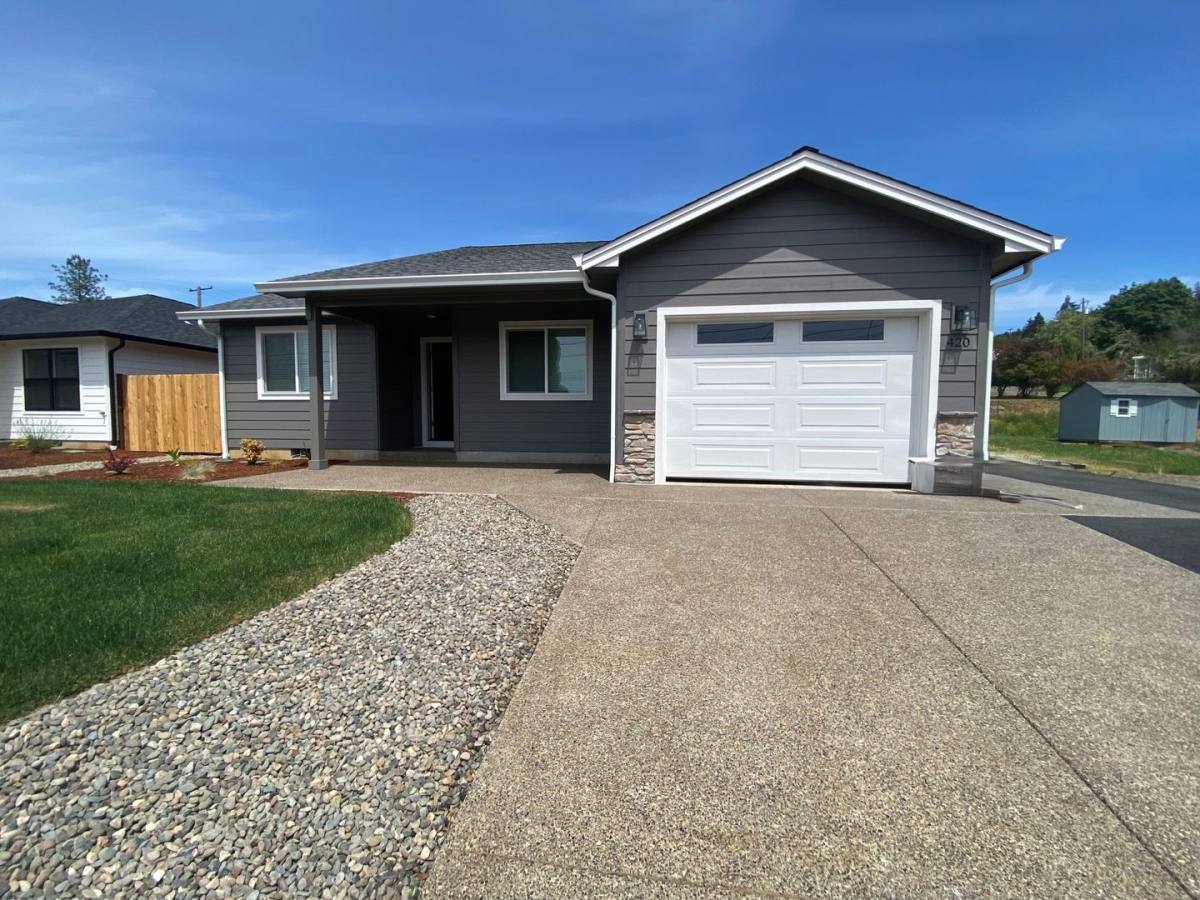 House for rent at 420 SE First St, Oakland, OR 97462