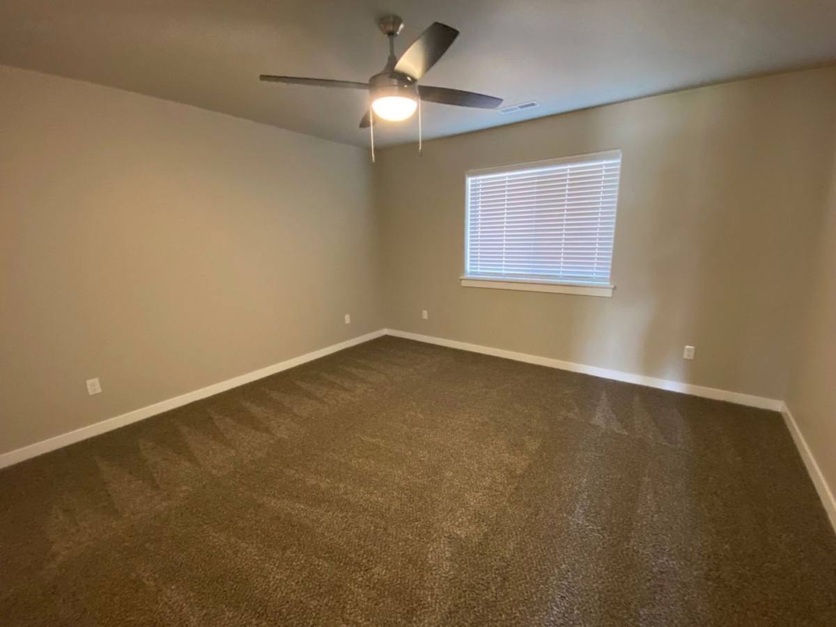 House for rent at 420 SE First St, Oakland, OR 97462