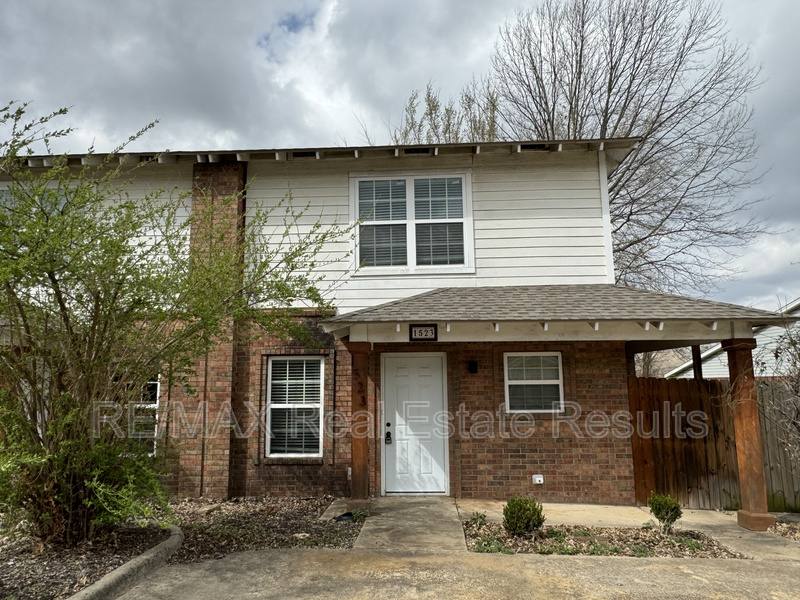 Apartment for rent at 1523 N Dawn Dr, Fayetteville, AR 72703