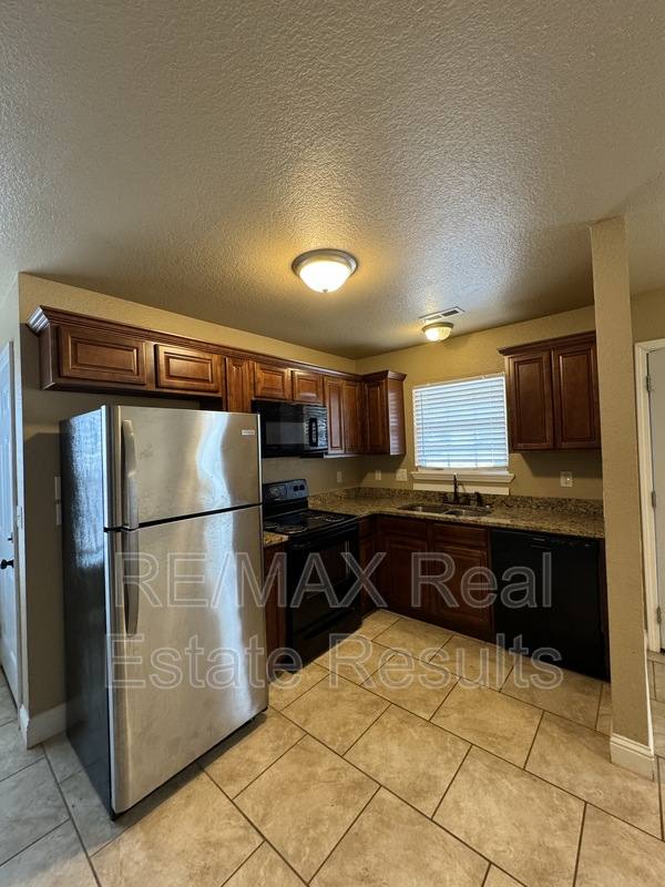 Apartment for rent at 1523 N Dawn Dr, Fayetteville, AR 72703