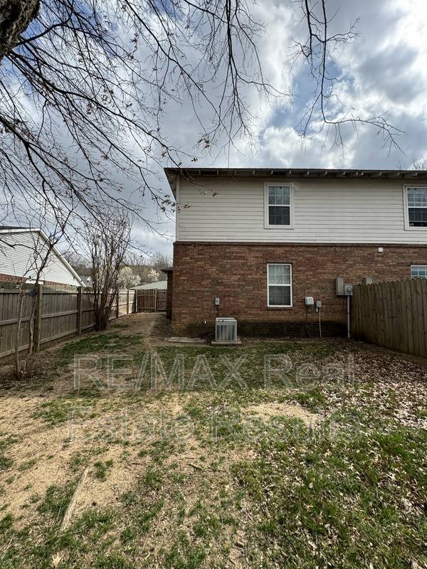 Apartment for rent at 1523 N Dawn Dr, Fayetteville, AR 72703