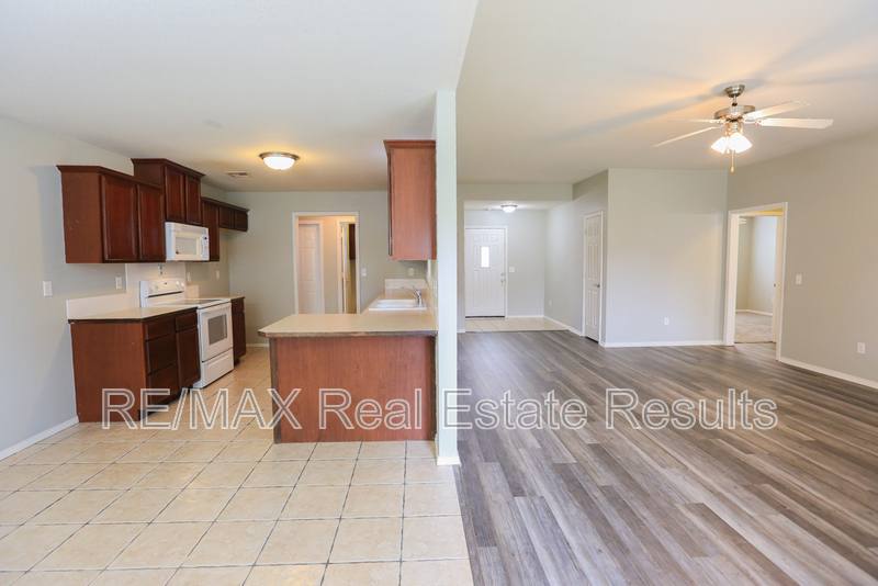 House for rent at 1907 SW Columbus Rd, Bentonville, AR 72713