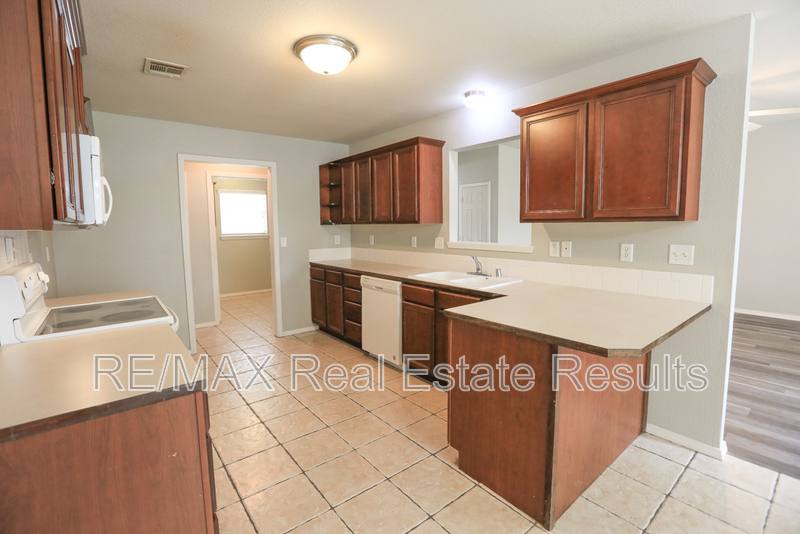 House for rent at 1907 SW Columbus Rd, Bentonville, AR 72713