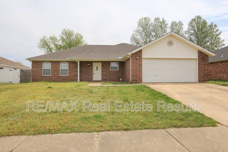 House for rent at 1907 SW Columbus Rd, Bentonville, AR 72713