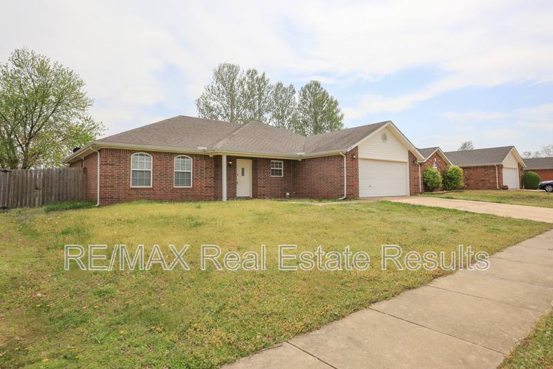 House for rent at 1907 SW Columbus Rd, Bentonville, AR 72713