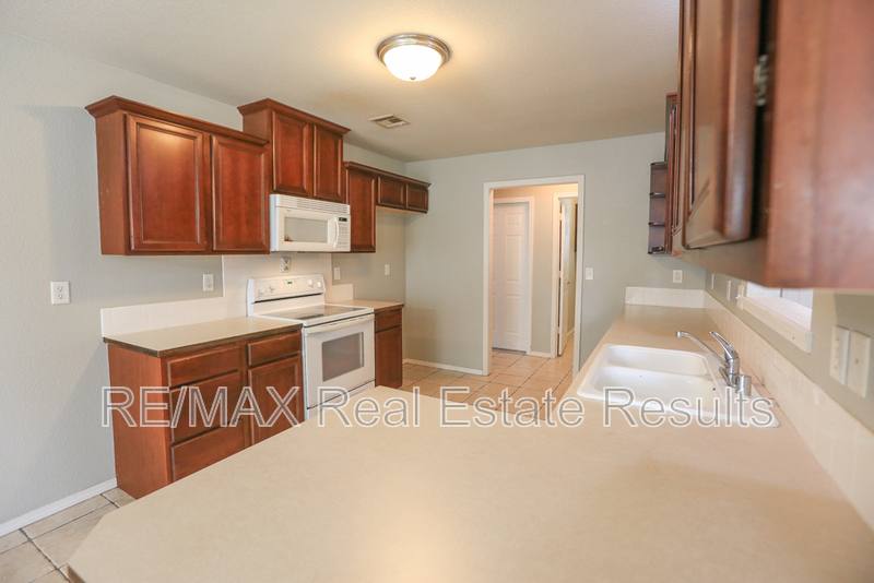 House for rent at 1907 SW Columbus Rd, Bentonville, AR 72713