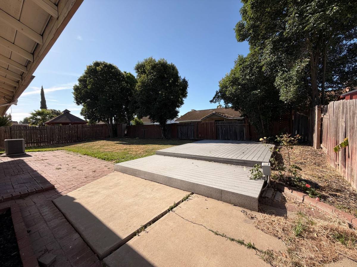 House for rent at 8148 Lenhart Rd, Sacramento, CA 95828