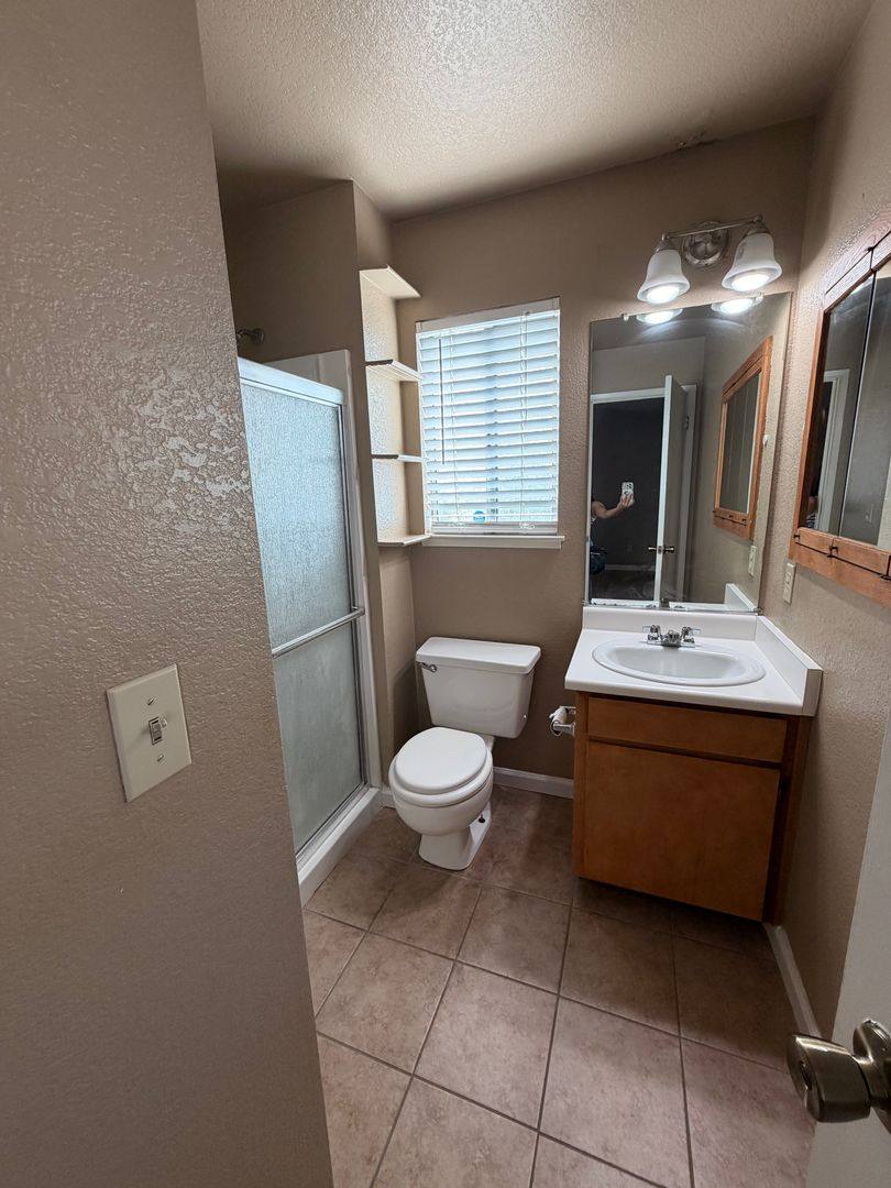 House for rent at 8148 Lenhart Rd, Sacramento, CA 95828