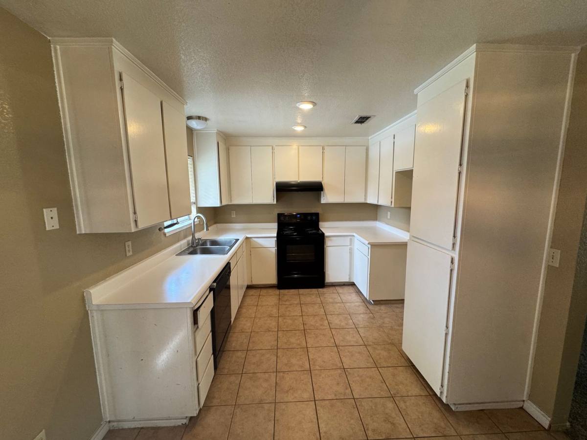 House for rent at 8148 Lenhart Rd, Sacramento, CA 95828