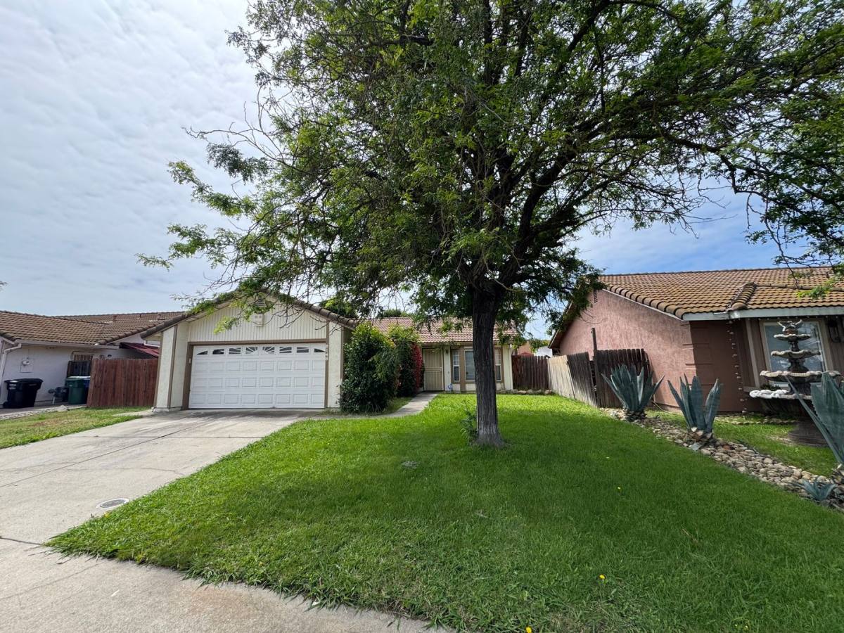 House for rent at 8148 Lenhart Rd, Sacramento, CA 95828