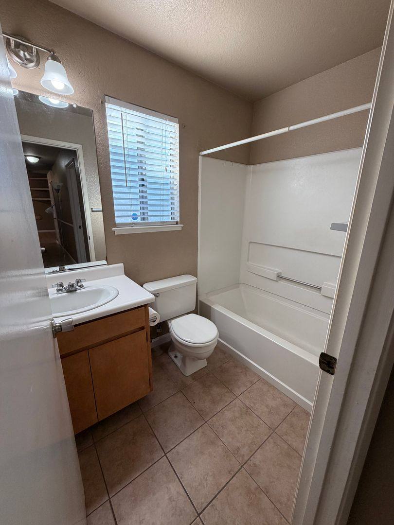 House for rent at 8148 Lenhart Rd, Sacramento, CA 95828