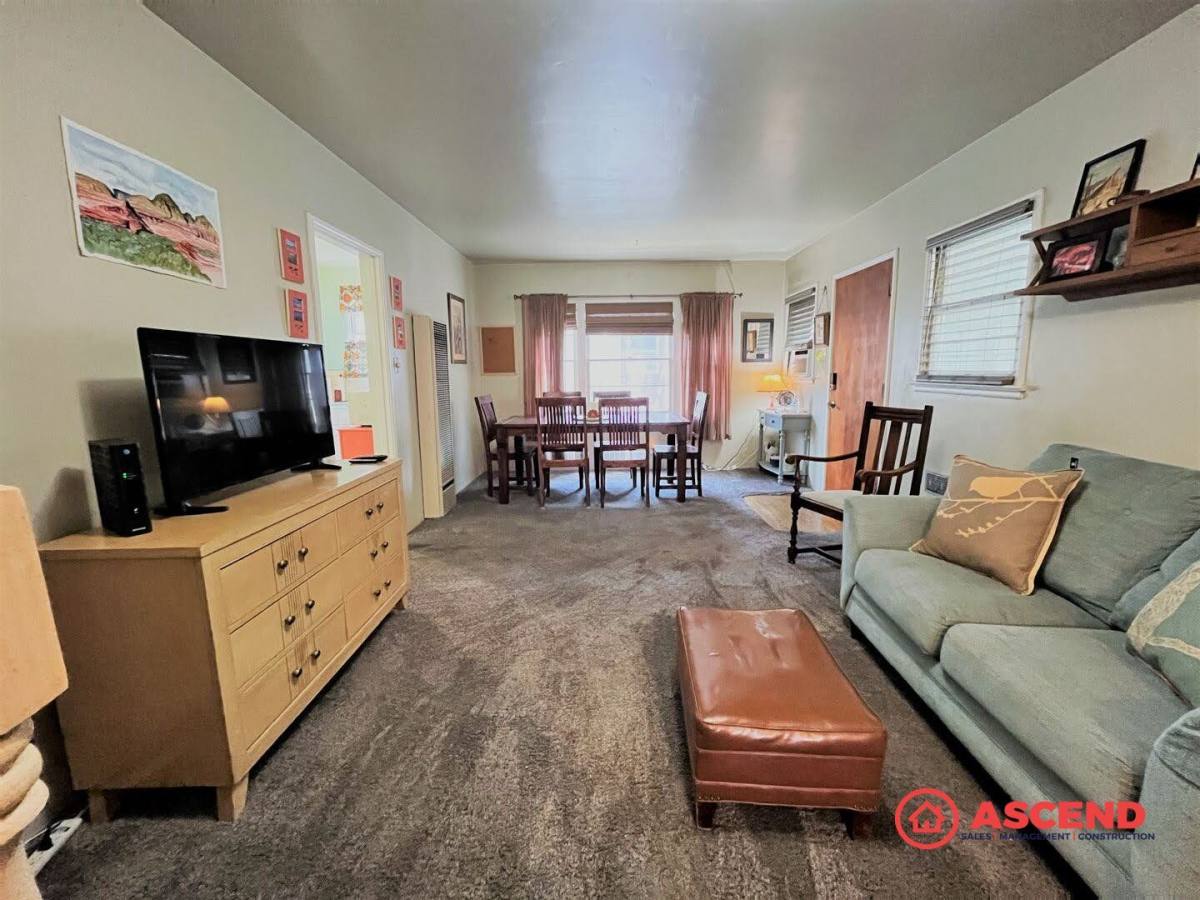 Townhouse for rent at 2505 Encina St, Bakersfield, CA 93301