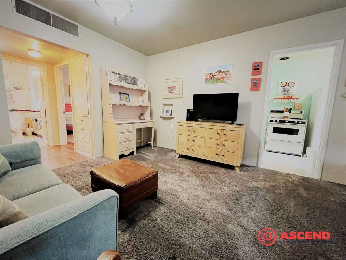 Townhouse for rent at 2505 Encina St, Bakersfield, CA 93301