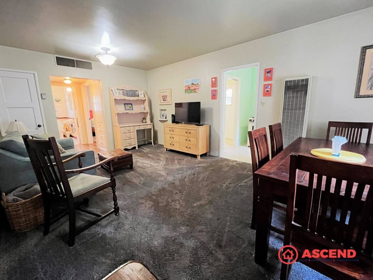 Townhouse for rent at 2505 Encina St, Bakersfield, CA 93301