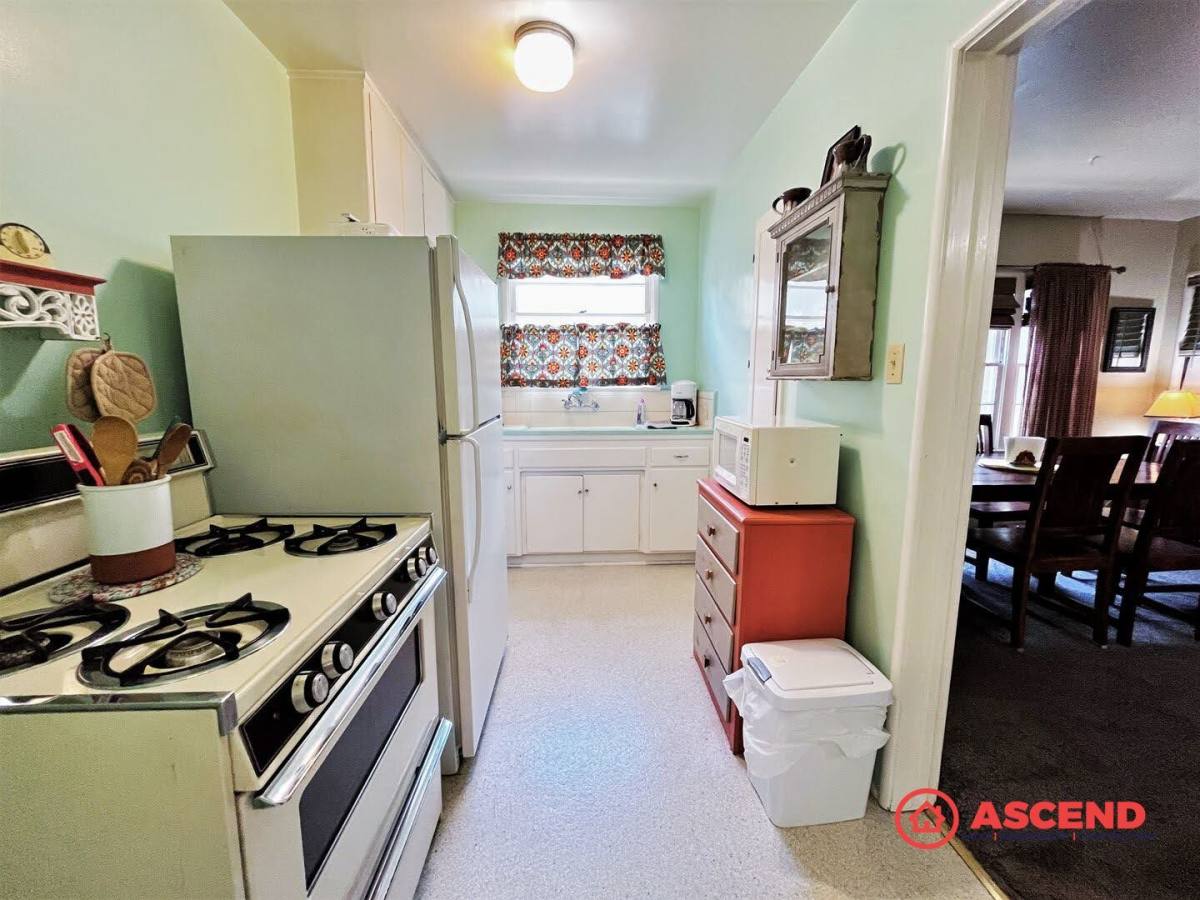 Townhouse for rent at 2505 Encina St, Bakersfield, CA 93301