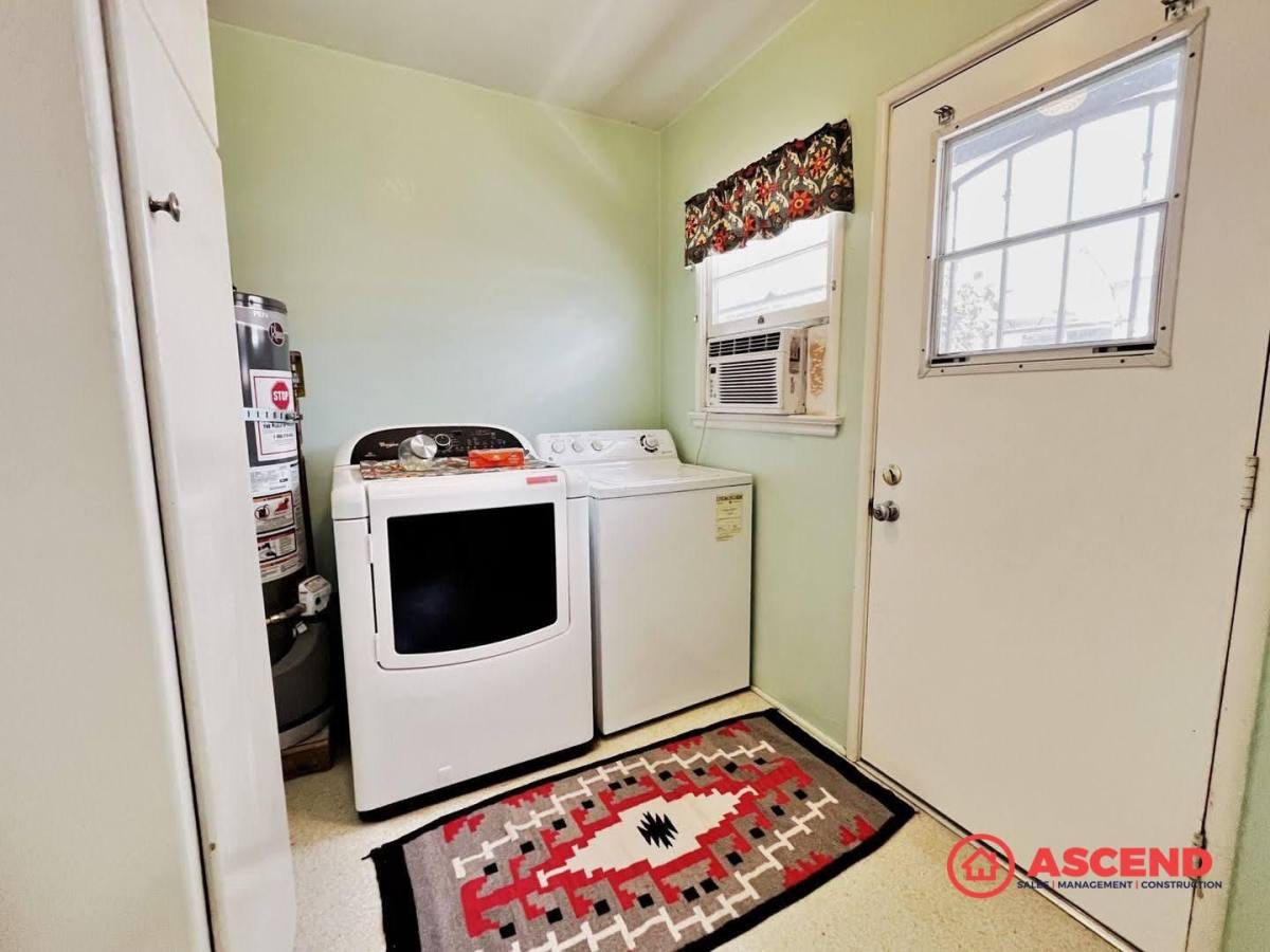 Townhouse for rent at 2505 Encina St, Bakersfield, CA 93301