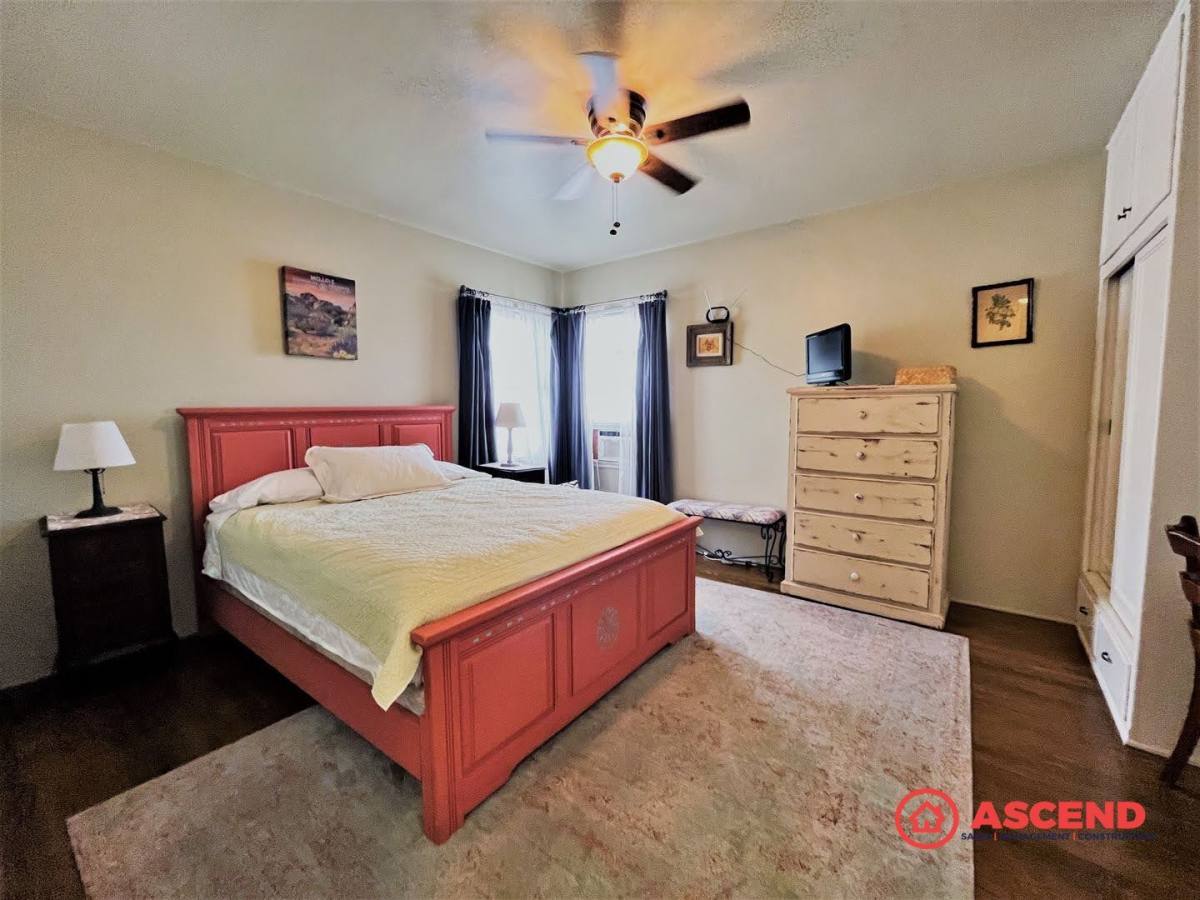 Townhouse for rent at 2505 Encina St, Bakersfield, CA 93301