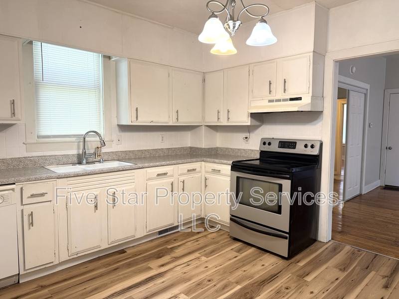 Apartment for rent at 109 S Walnut St, Springfield, IL 62704