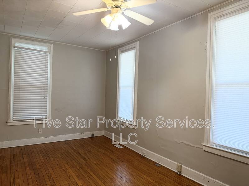 Apartment for rent at 109 S Walnut St, Springfield, IL 62704